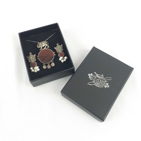 Agate Lion and Sun Necklace