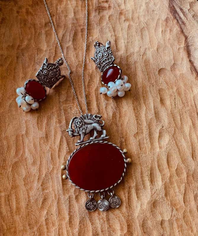 Agate Lion and Sun Necklace