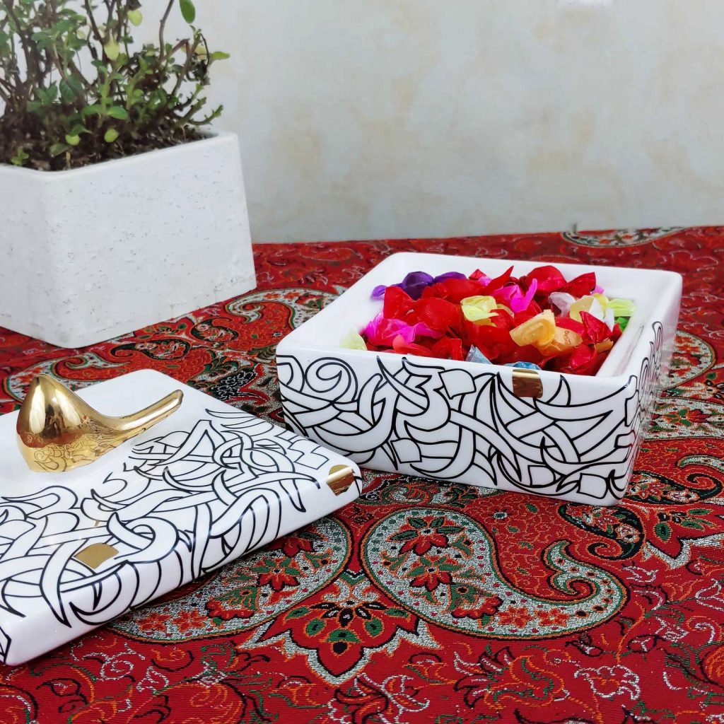 CALLIGRAPHY BONBON DISH