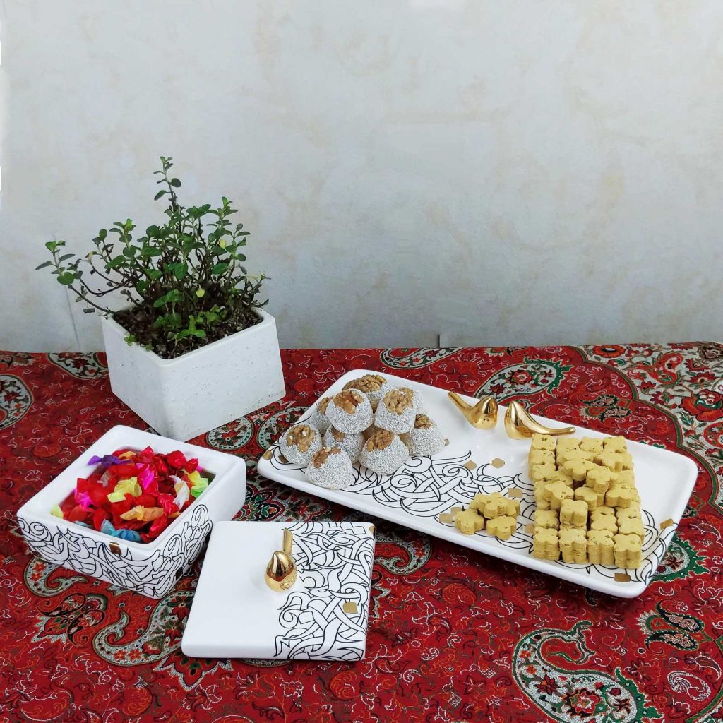 CALLIGRAPHY BONBON DISH