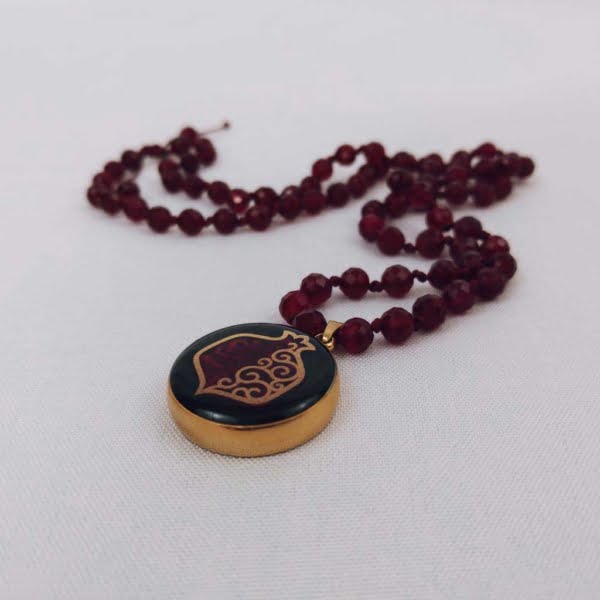 GOLD POMEGRANATE PATTERN NECKLACE