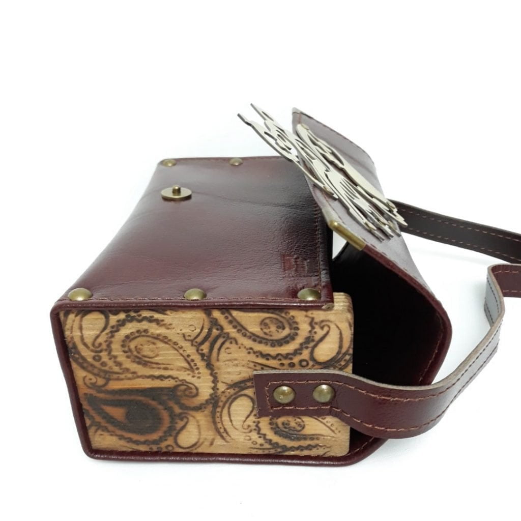 Pour Love Shoulder Bag Material: Leather