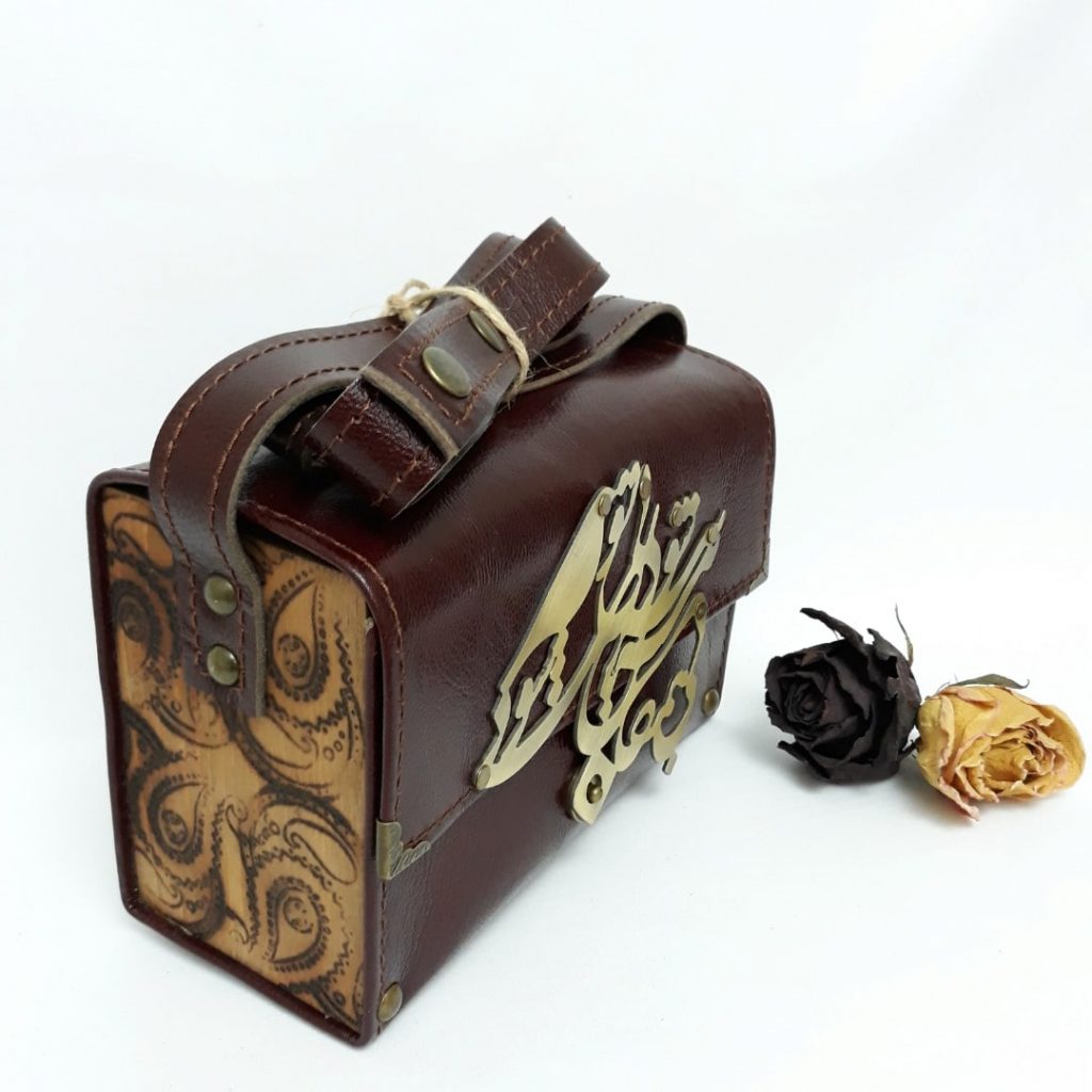 Pour Love Shoulder Bag 20 x 9 x 14cm approximately