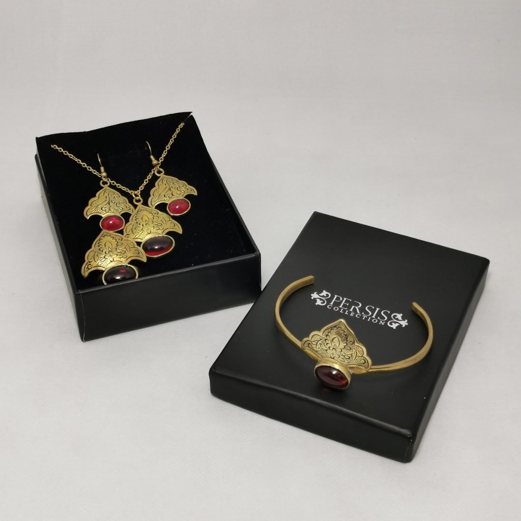 Crown Head Jewellery Set inside the box