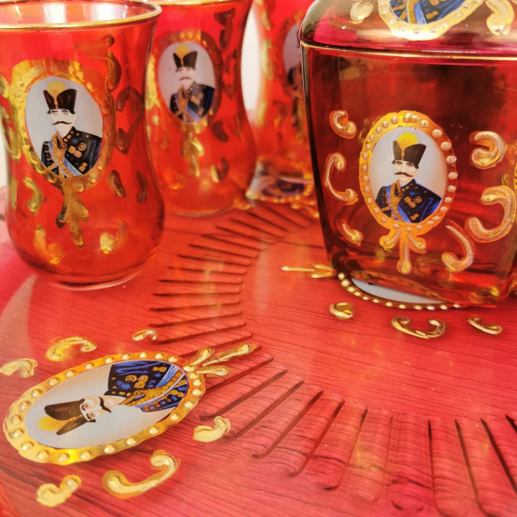 Shah Abbas Tea Set, Red detail