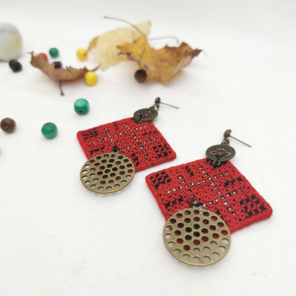 CARMINE EMBROIDERY EARRINGS