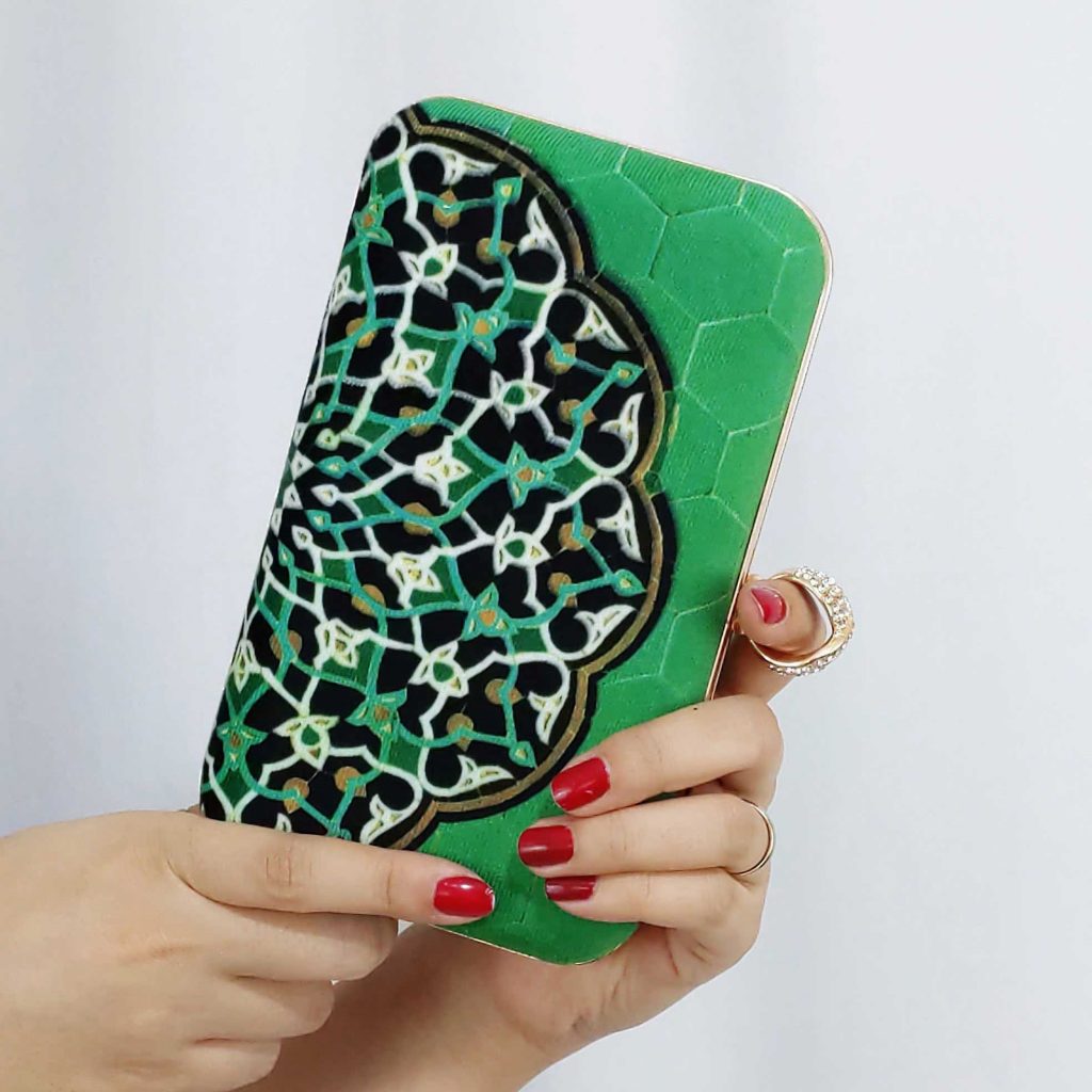THE GREEN DREAM CLUTCH