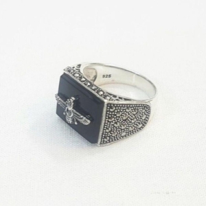 Farvahar ring-persis collection