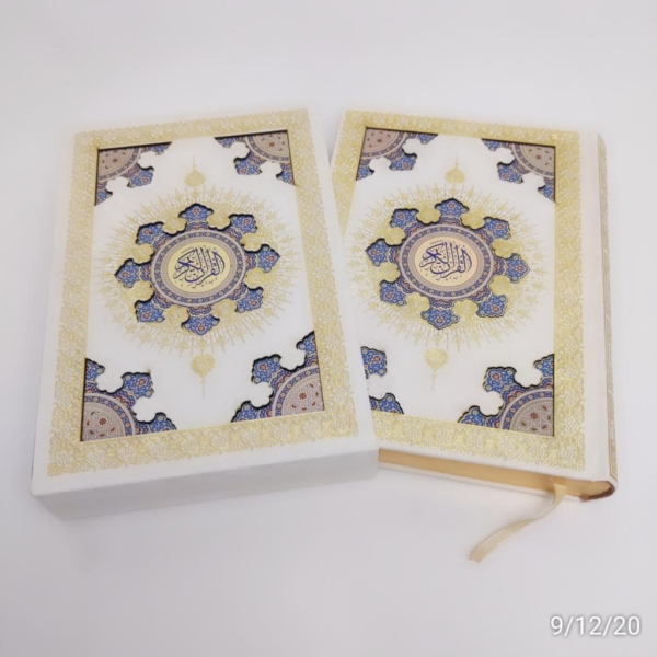 Arabic & Persian Quran, Size: 25 x 20 x 5 cm