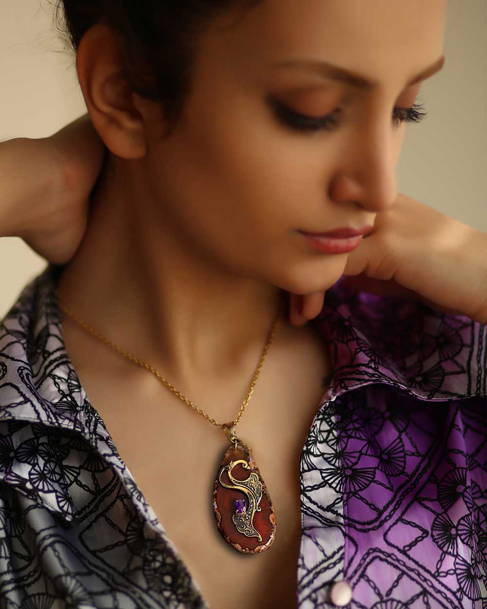 Swans In Love Agate Necklace