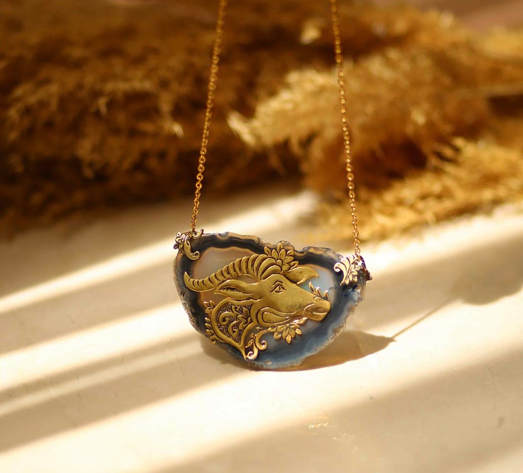 Farvardin Agate Necklace Under the sunlight