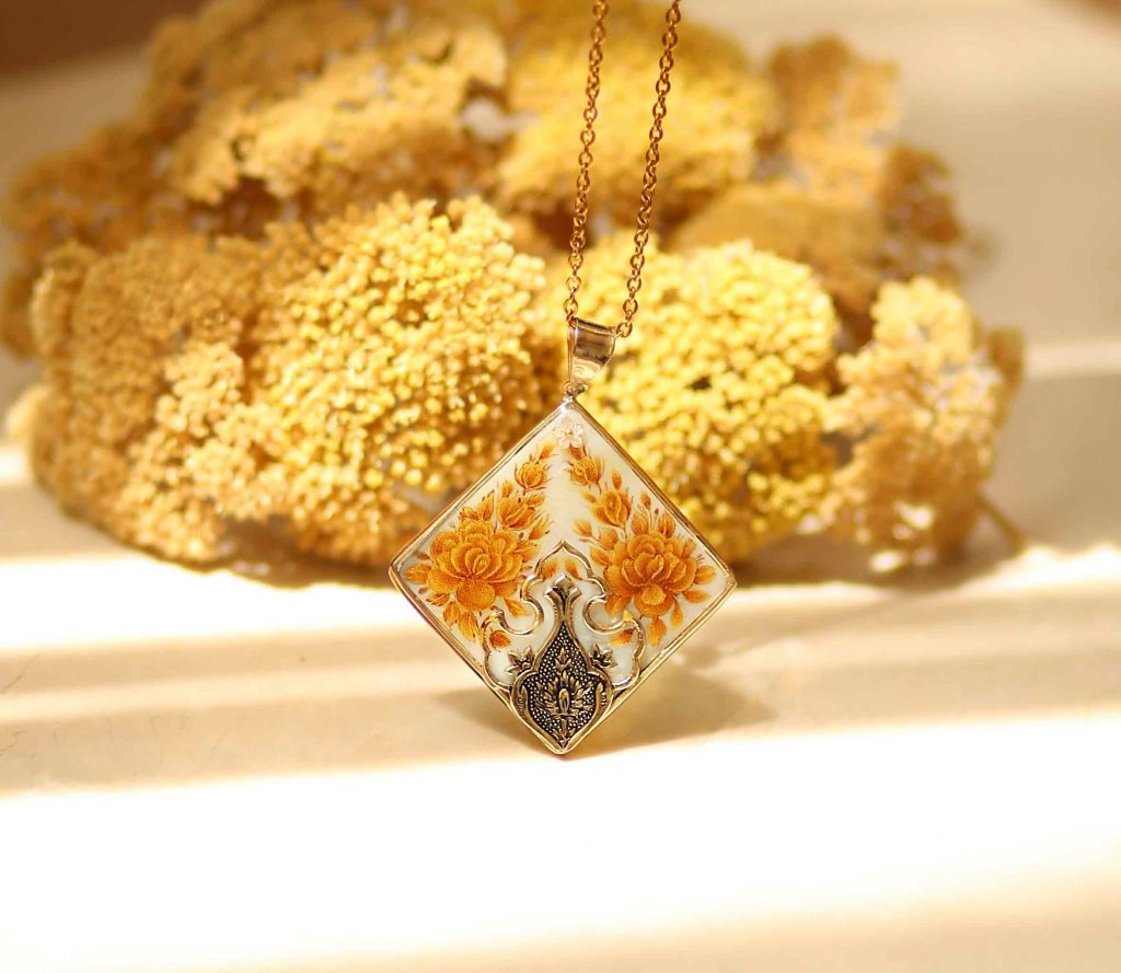 Ordibehesht Shell Necklace detail 2