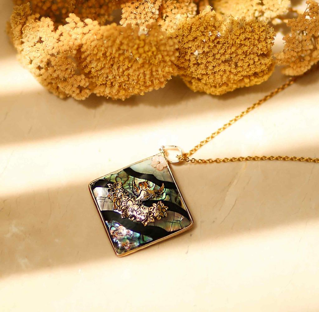 Ordibehesht Shell Necklace detail