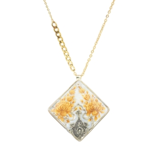 Ordibehesht Shell Necklace