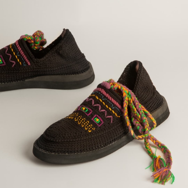Needlework Artistry Giveh – Black