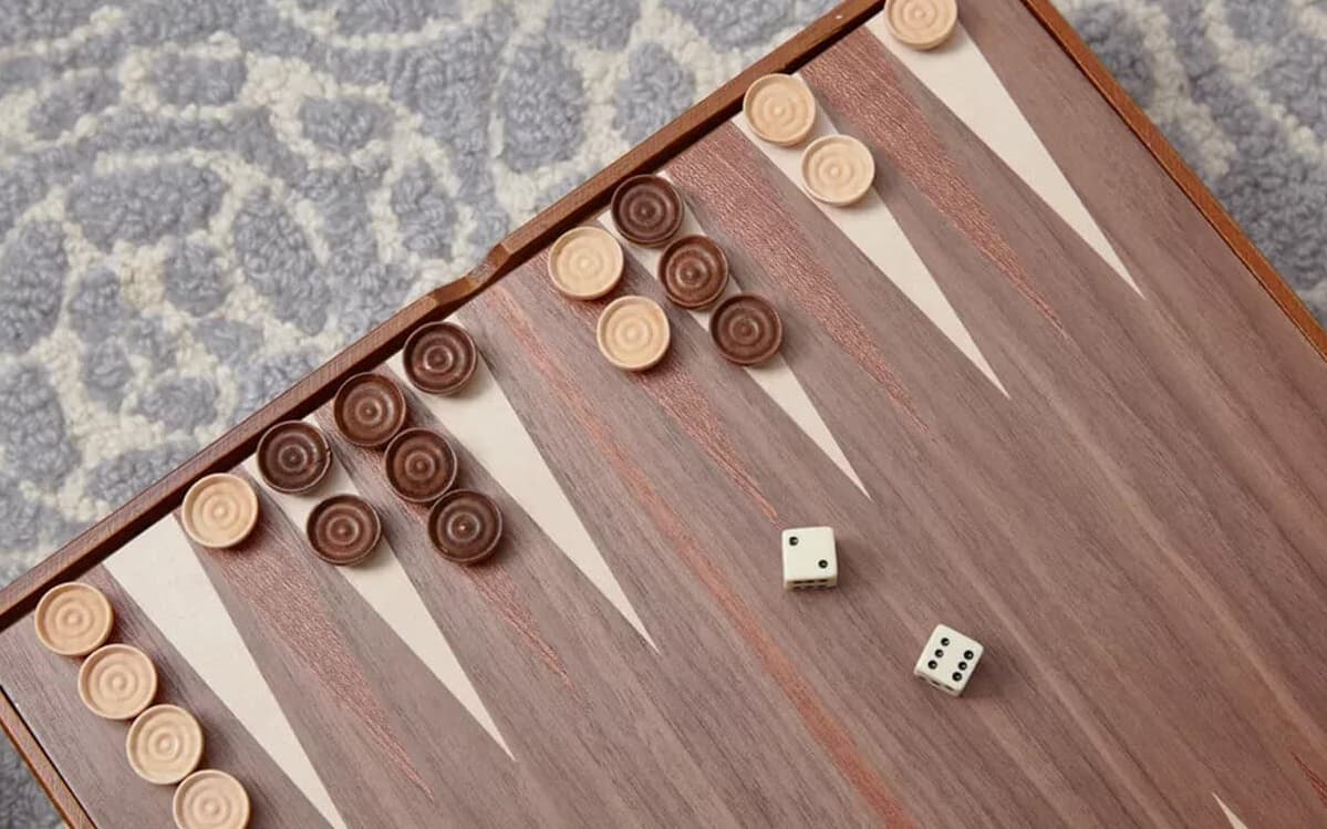  Set Up a Backgammon Board