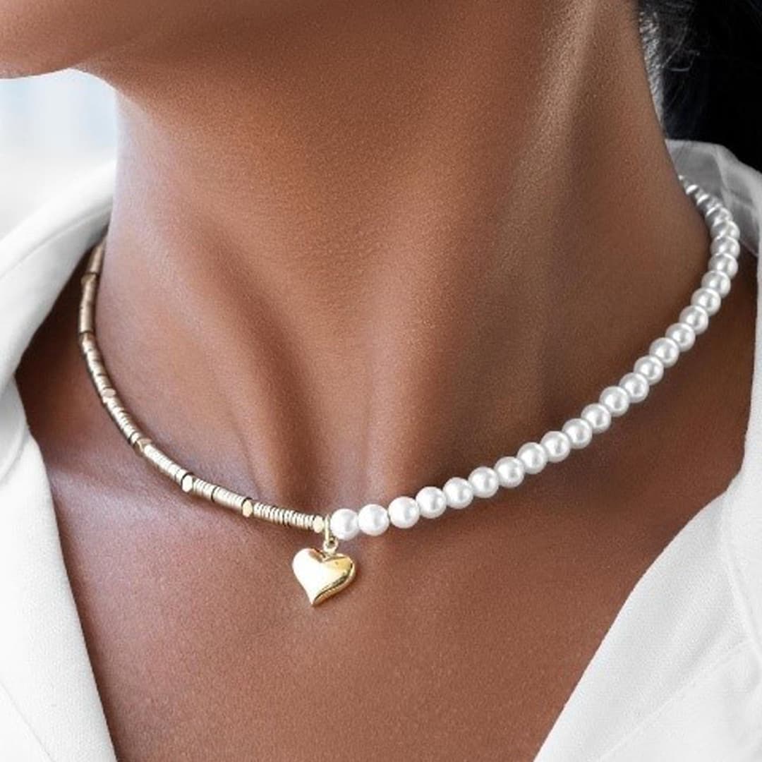 Elegant Gold Heart Choker with Pearls