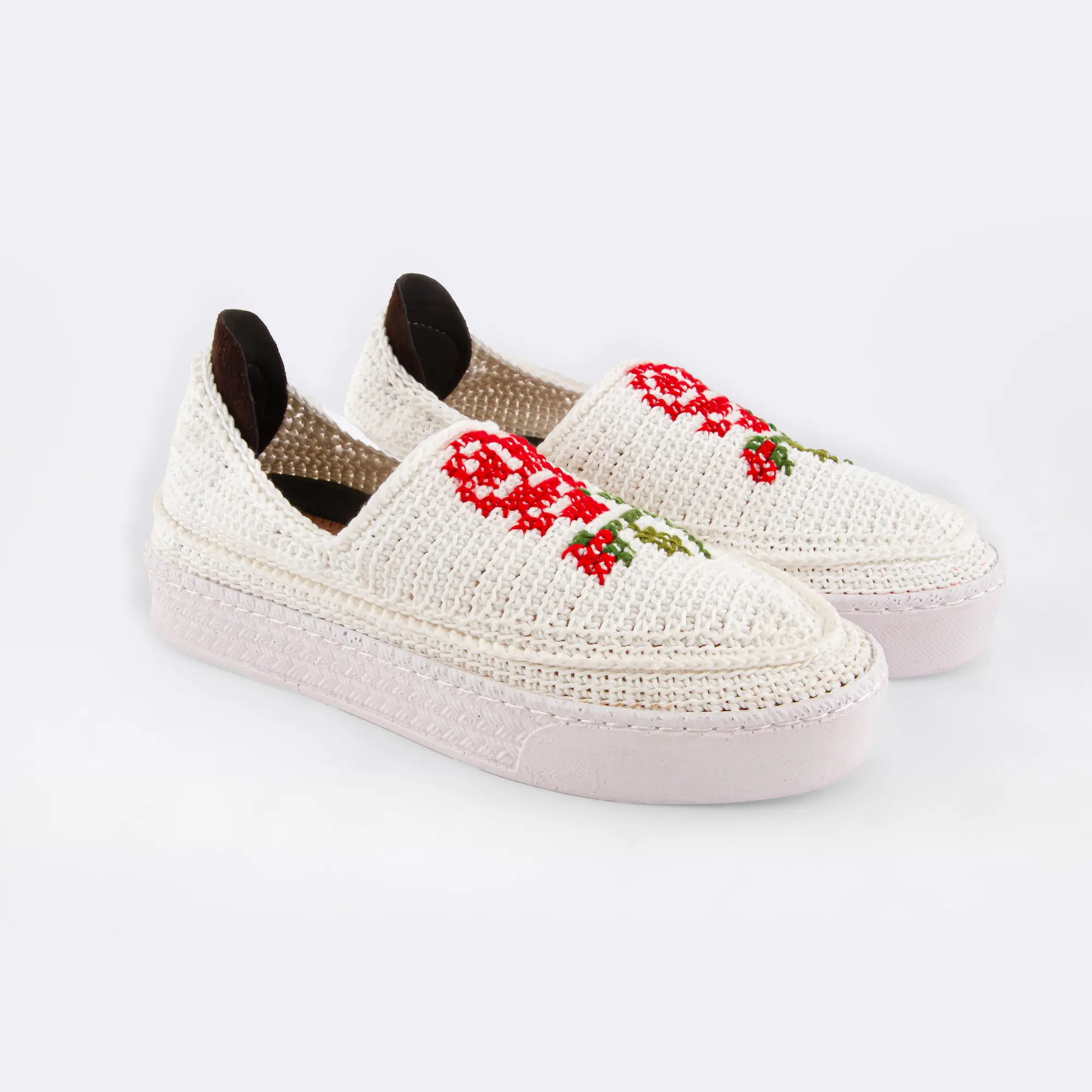 Handmade White Giveh with Rose Design