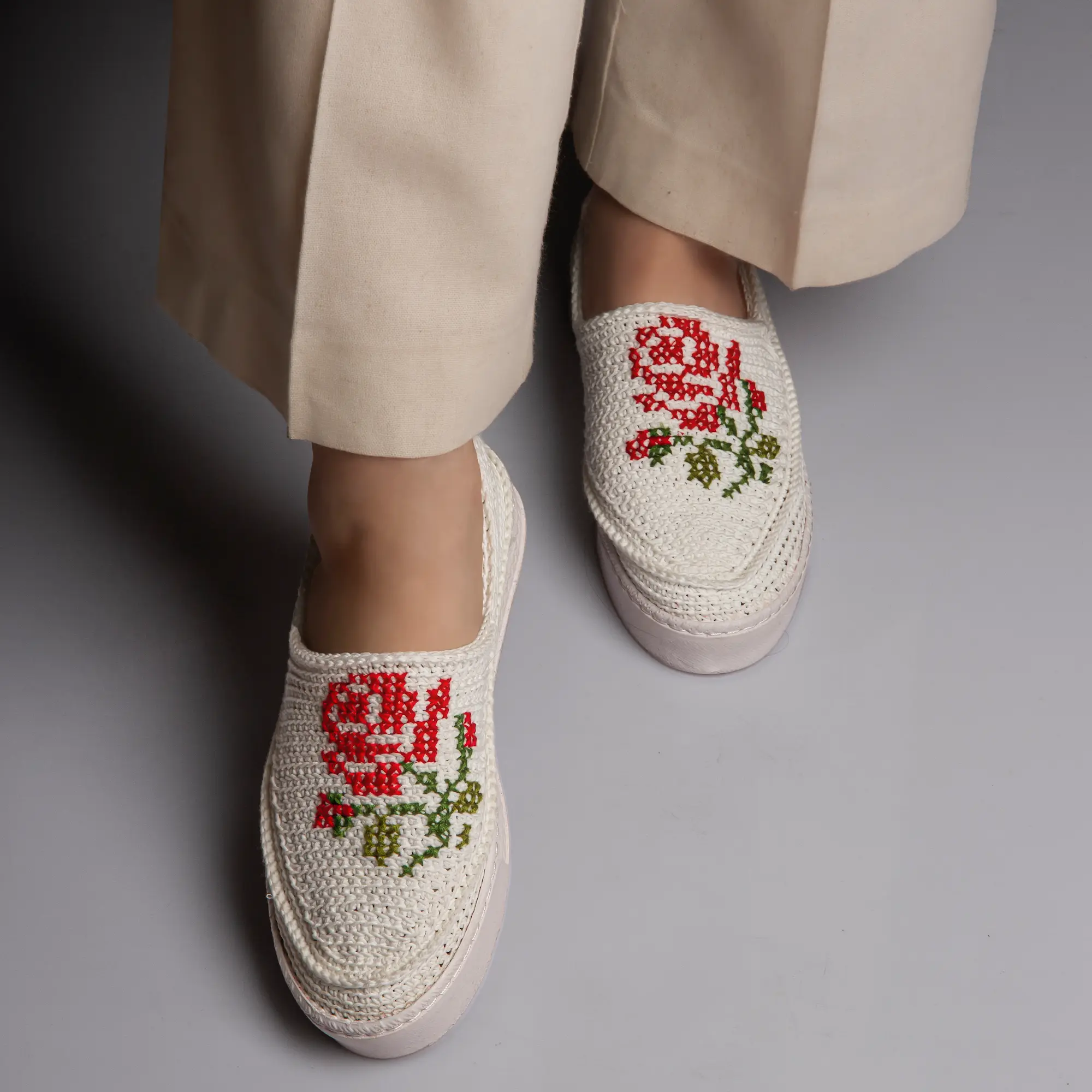 Handmade White Giveh with Rose Design