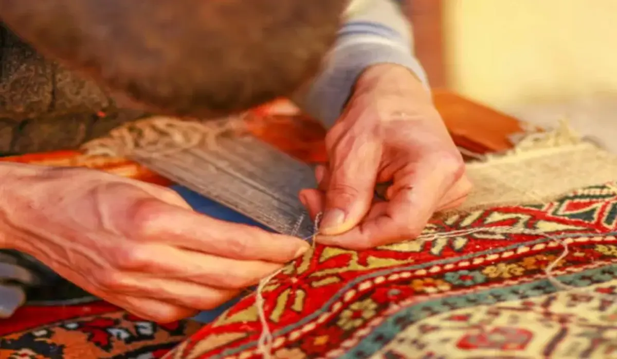 a weaver of Persian carpet